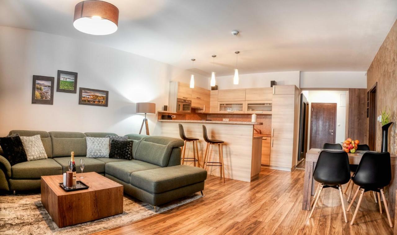 Apartman Lio - Free Garage Parking Tatranska Lomnica Bagian luar foto